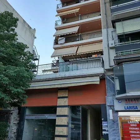 By The Train Station Apartment *